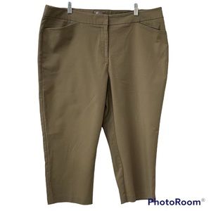 FABULOUSLY  SLIMMING CHICO'S Women's Med Brown Capris Tapered Leg